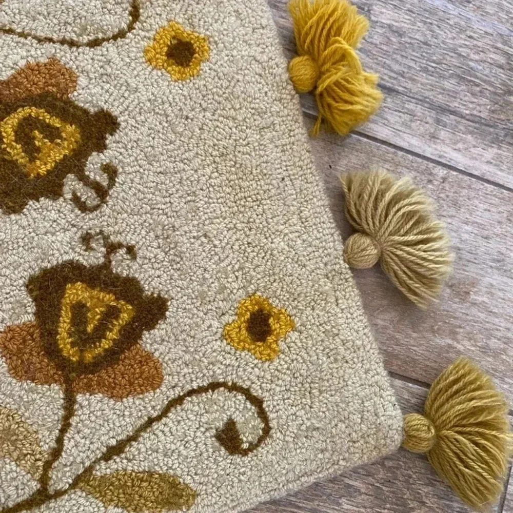 Vintage 1970s cabin crafts 100% Acrylic Small Rug